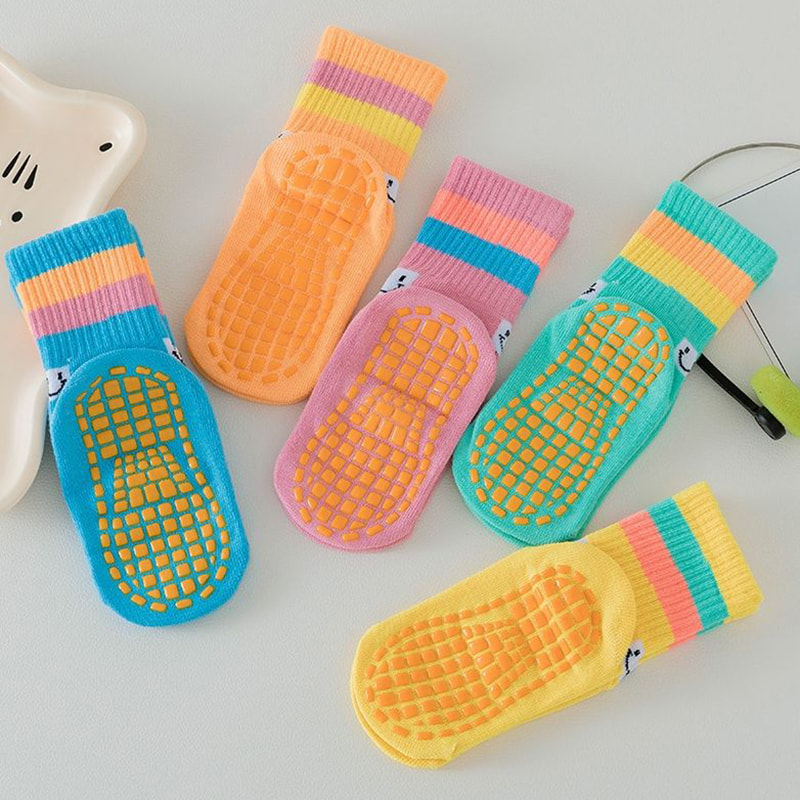 Produsen kaus kaki non slip grosir kaus kaki trampolin mid tabung, kaus kaki bermain anak -anak pendidikan awal tinggi Produsen kaus kaki non slip grosir kaus kaki trampolin mid tabung, kaus kaki bermain anak -anak pendidikan awal tinggi