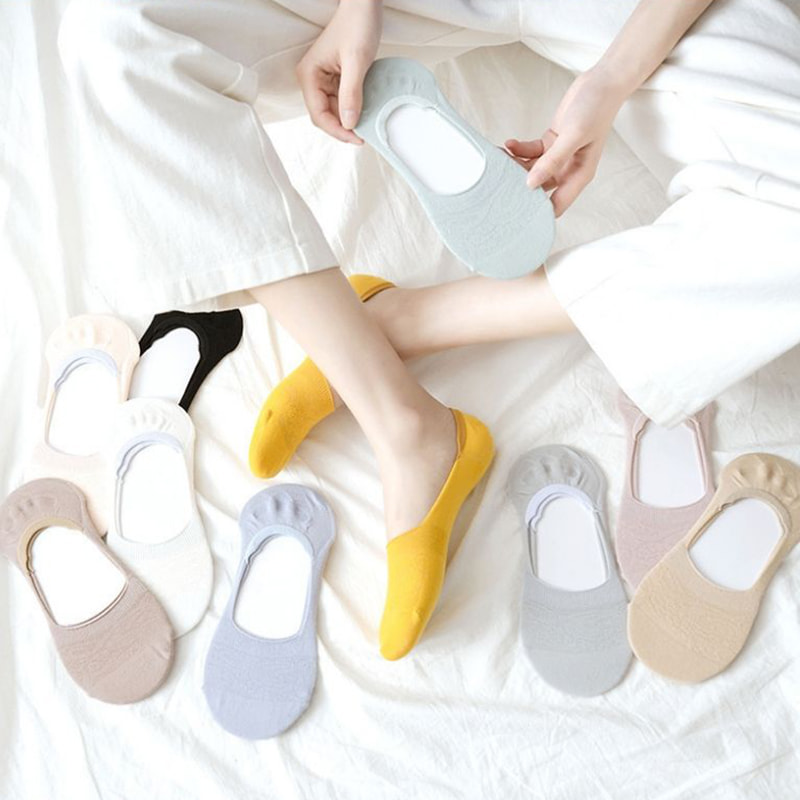 Warna solid kaus kaki perahu wanita dengan kaus kaki berlubang dangkal