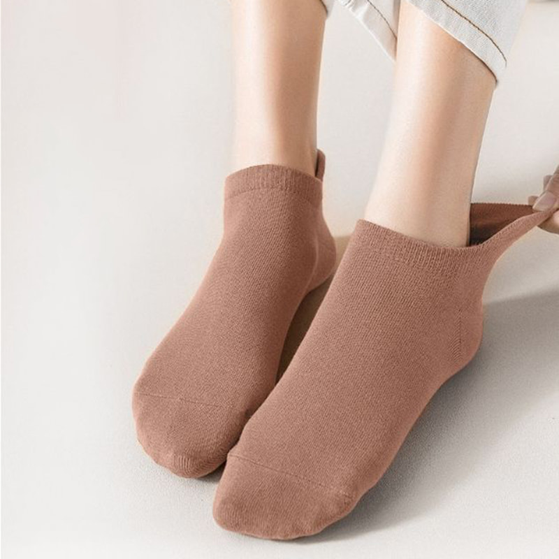 Kaus kaki pendek pria dengan tumit palsu