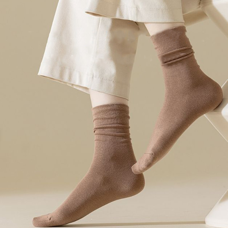 Warna solid musim gugur/musim dingin gaya tiang pancang kaus kaki putih