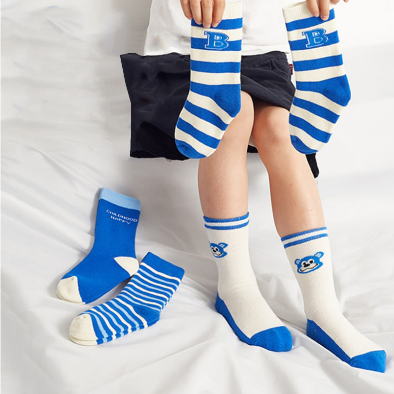 Kaus kaki anak -anak klein letter biru kaus kaki kapas pria gaya kuliah kuliah mid tube socks Kaus kaki anak -anak klein letter biru kaus kaki kapas pria gaya kuliah kuliah mid tube socks
